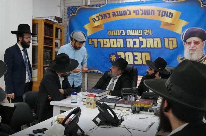 גם ב-3 בבוקר: עודד הרוש בביקור נדיר ב"קו ההלכה הספרדי"