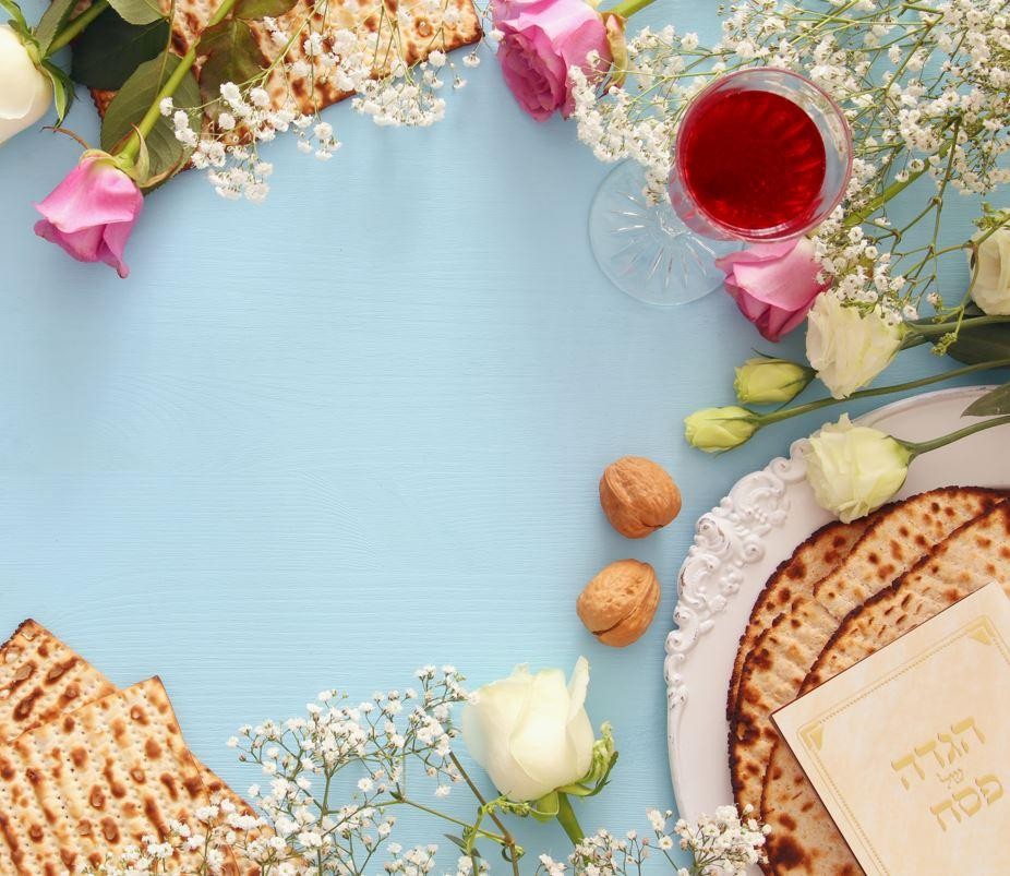 הוזמנתי לליל הסדר במקום שיש גם גוי, האם ניתן לסעוד יחד עם הגוי בליל הסדר?