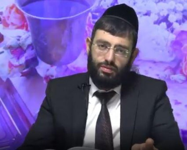 האם חומרי ניקוי, כלים חד פעמיים צריכים כשרות לפסח? הרב אליהו חייאיב