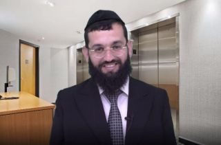 האם מותר לעלות במעלית שבת? הרב אושרי אזולאי    