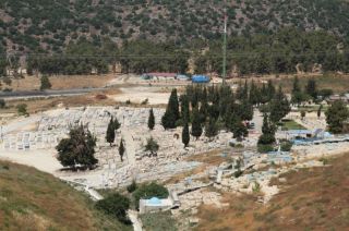 האם מותר לאישה נדה ללכת לקברות? ומה הדין בקברי צדיקים? הרב אושרי אזולאי 