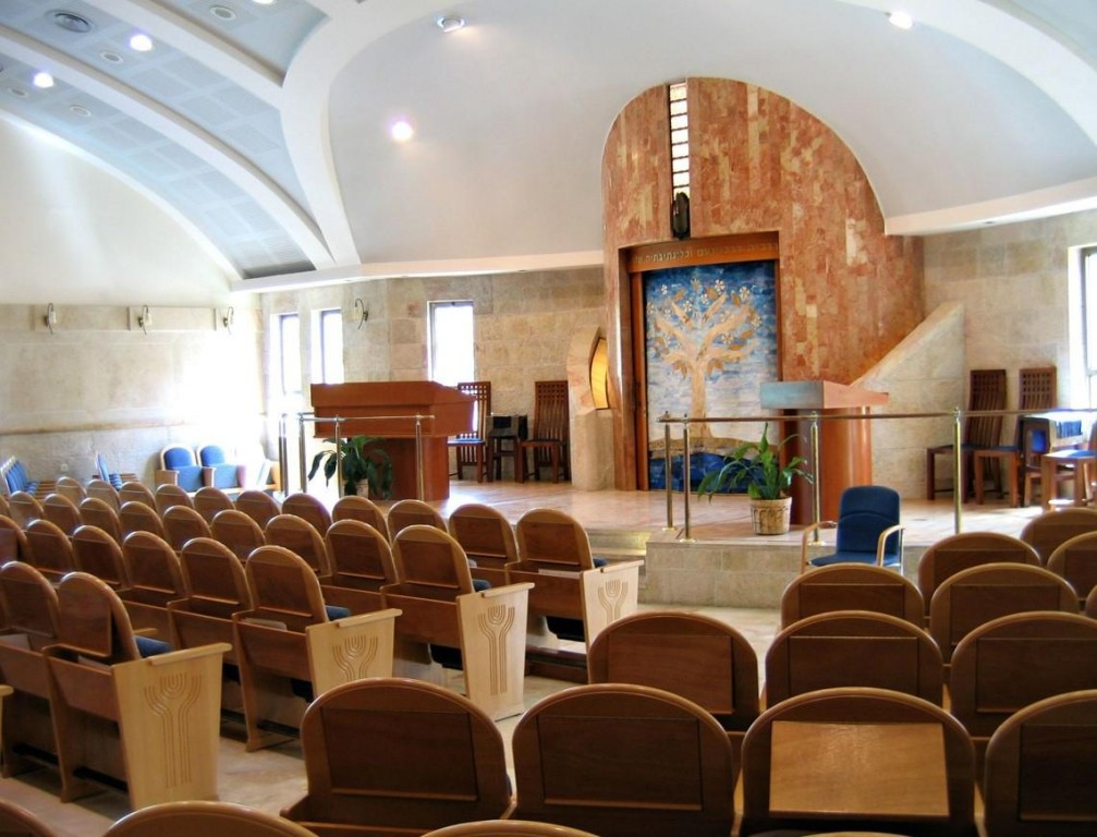 האם מותר לרכוש מקומות לימים נוראים מכספי מעשר? הרב יהודה יצחקי