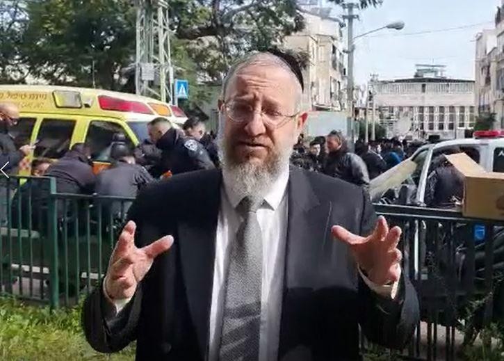 האם נשים חייבות בקריעה על מרן רבי חיים קנייבסקי זצוק"ל