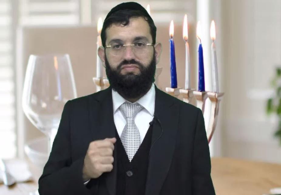 האם חיילים צריכים להדליק חנוכיה? הרב אושרי אזולאי 