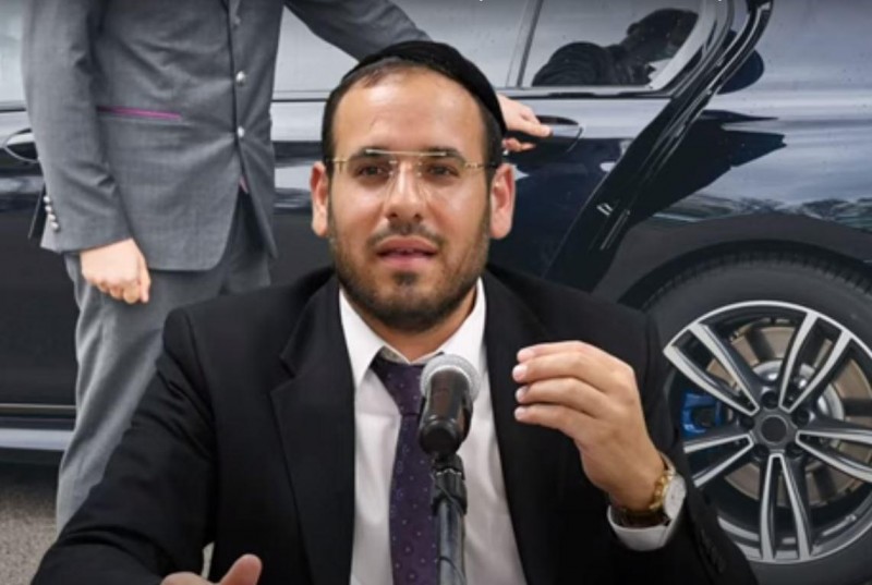 יש לו את המטוס הפרטי הגדול בעולם ועדיין הוא לא מרוצה - הרב דוד פריוף