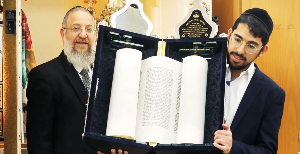 הרב ירון אשכנזי - השפע של הגבהת ספר תורה
