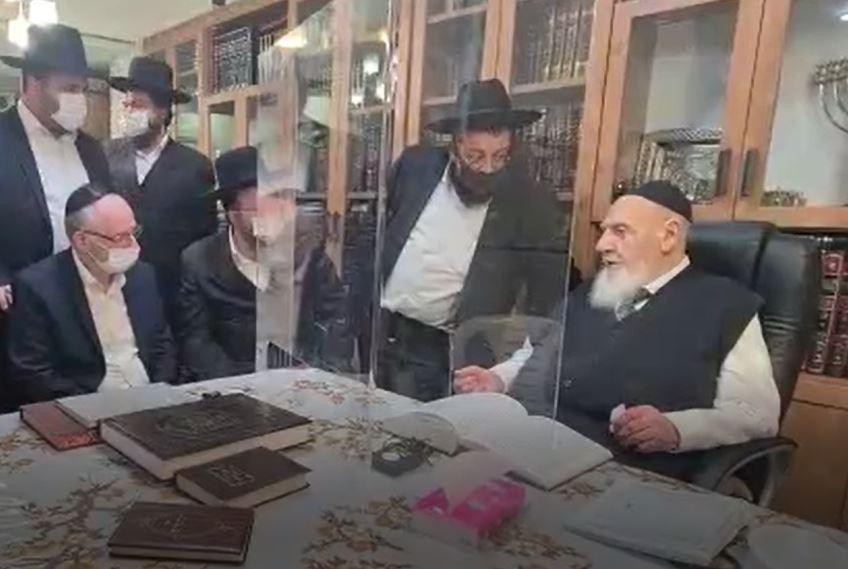 הרב שלום כהן - "הקב"ה רוצה שנתחסן, בחיסון אנחנו עובדים אותו"