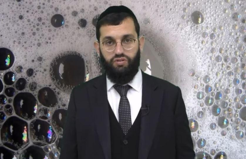 האם מותר להכניס כלים למדיח כלים בשבת כדי שיהיו מוכנים למוצאי שבת? הרב אושרי אזולאי  