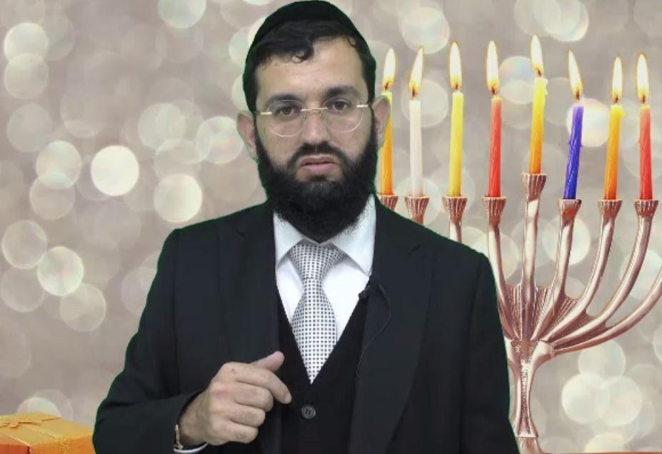 האם אפשר לתת לאשתי להדליק במקומי נרות חנוכה? הרב אושרי אזולאי 