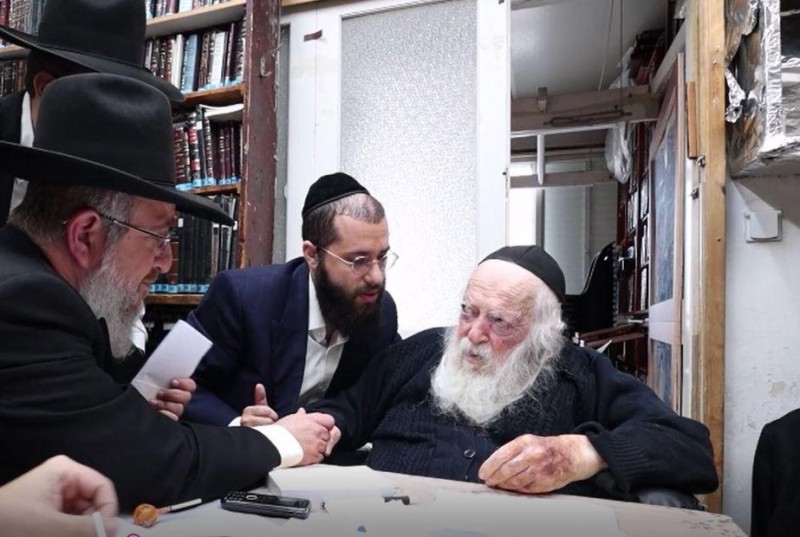 הנהלת קו ההלכה מתברכת משר התורה ר' חיים קנייבסקי זצוק"ל