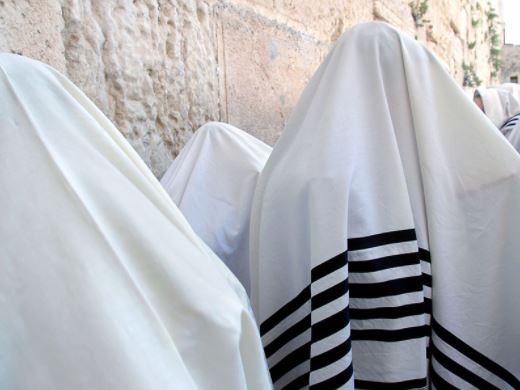האם כהן רשאי לעלות לברכת כהנים במכנס קצר?  הרב אושרי אזולאי 