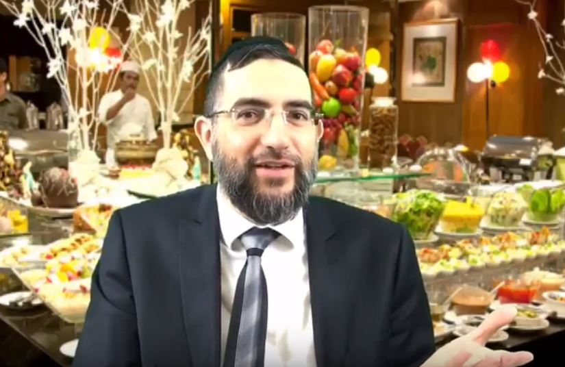 הרב אברהם בן חמו - ארוחה בבית מלון 