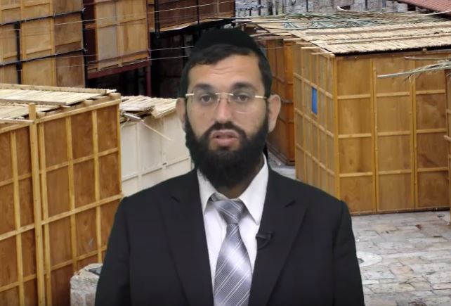 אלו דברים אסור לעשות בסוכה? - קצרים עם הרב אושרי אזולאי