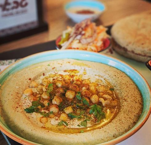 בסלט חומוס האם החברות מקפידות על בישול ישראל? הרב אליהו פנחסי  