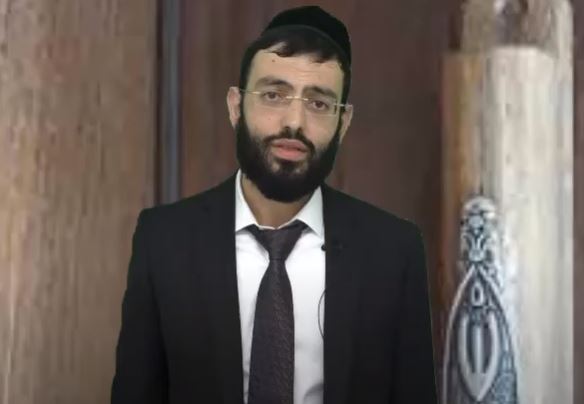 האם מותר להניח תפילין עם שעון? - הרב אליהו חייאיב 