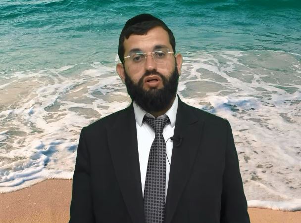 האם מותר ללכת לים בימי בין המצרים? - קצרים עם הרב אושרי אזולאי  