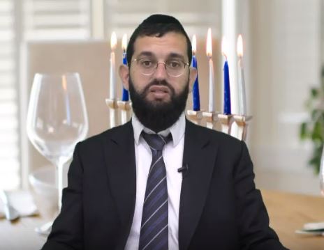 באלו נרות מדליקים את החנוכיה? - קצרים עם הרב אושרי אזולאי   
