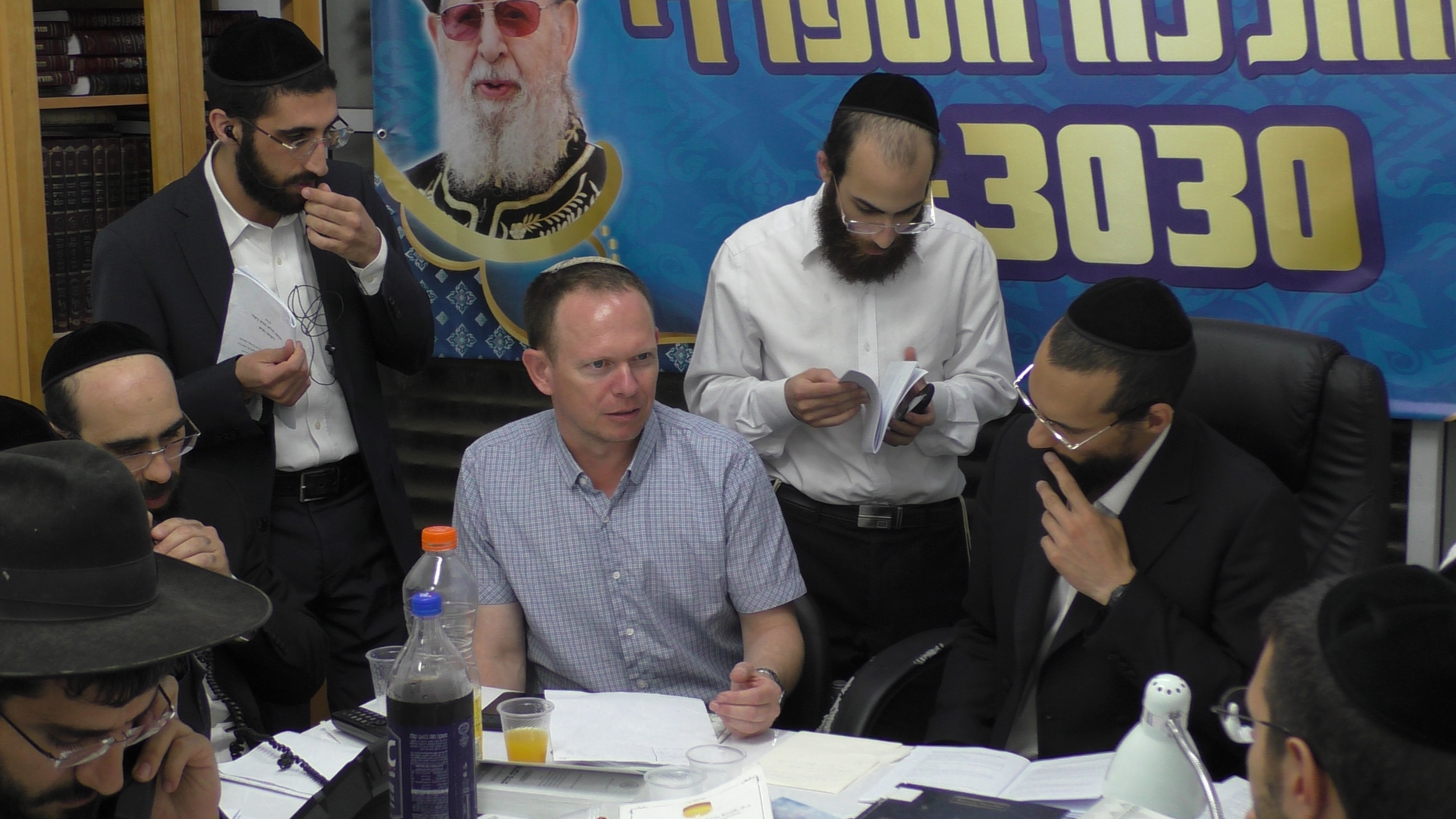 כך נראית פעילות מוקד קו ההלכה ערב יום כיפורים תש"פ