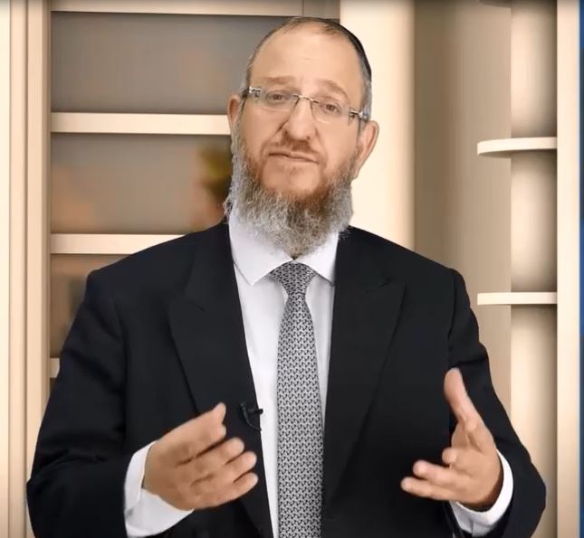 הרב ירון אשכנזי - הלכות שבת - כמה נרות מדליקים בהדלקת נרות שבת-צפיה