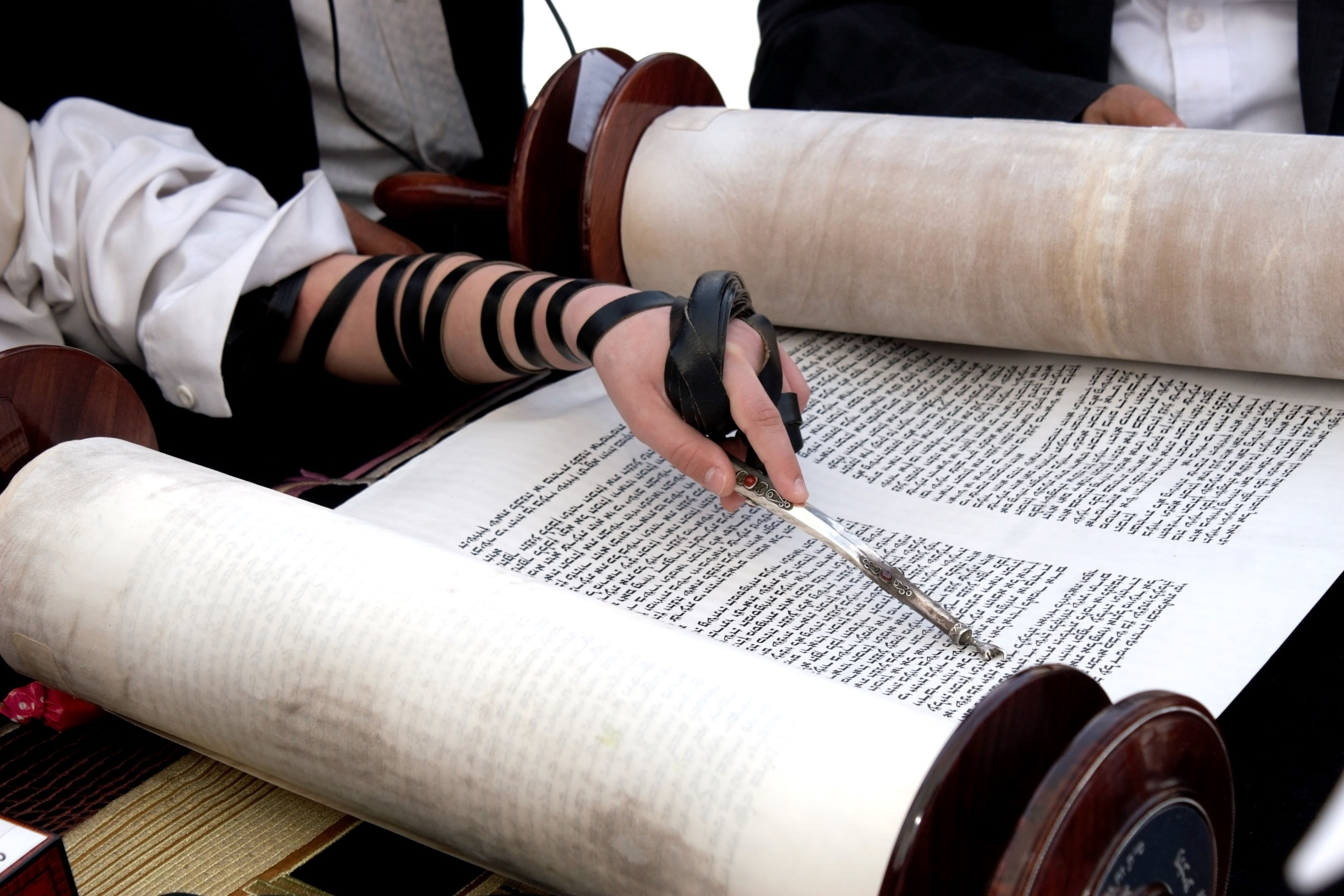 הרב ירון אשכנזי - הקורא בתורה צריך לדקדק באותיות ובטעמים